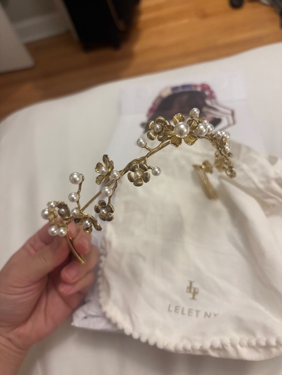 NIB LELET Bridal hairpiece headband Brynn Floral Pearl Vee Halo